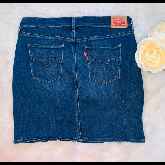 NWOT Levi’s skirt, just above knee, Sz 31 - Picture 2 of 10